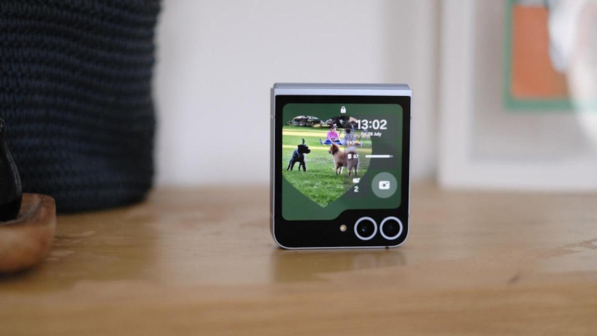Samsung kan de Galaxy Z Flip eindelijk een groter omslagscherm geven