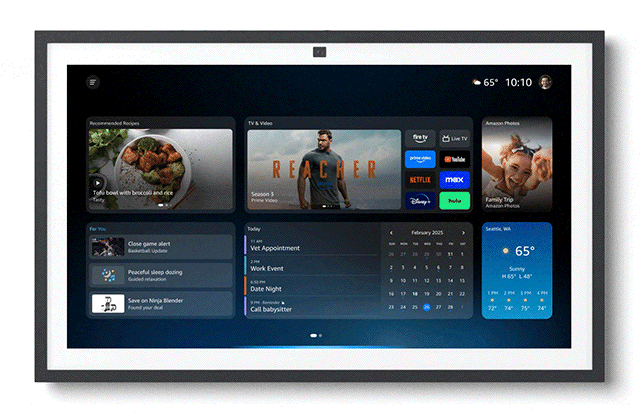 Een geanimeerde afbeelding die de ervaring met Alexa+ op een Echo Show-apparaat laat zien. Het gaat van het startscherm met meerdere tegels die widgets tonen voor weer, agenda, entertainment en nieuws, naar de chatinterface waar de assistent antwoord geeft op een vraag over wandeladviezen in de buurt.