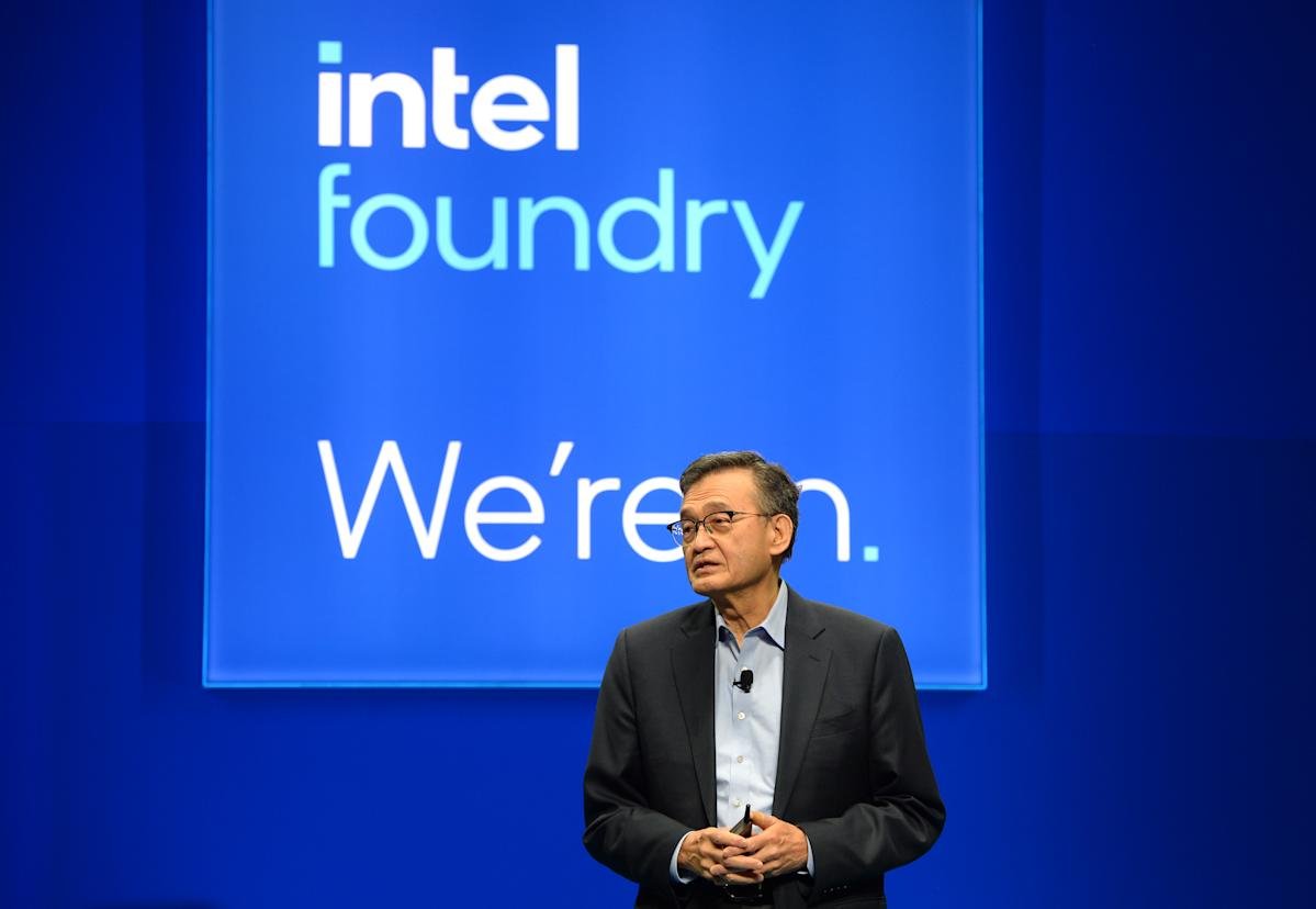 Intel CEO looft met succes president Trump