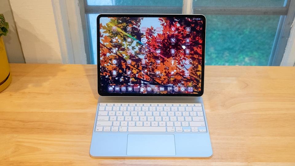 Reviewfoto's van Apple's iPad Pro M5, uitgebracht in oktober 2025.