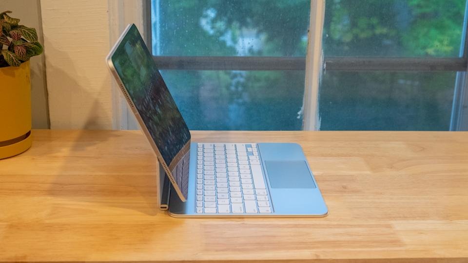 Reviewfoto's van Apple's iPad Pro M5, uitgebracht in oktober 2025.