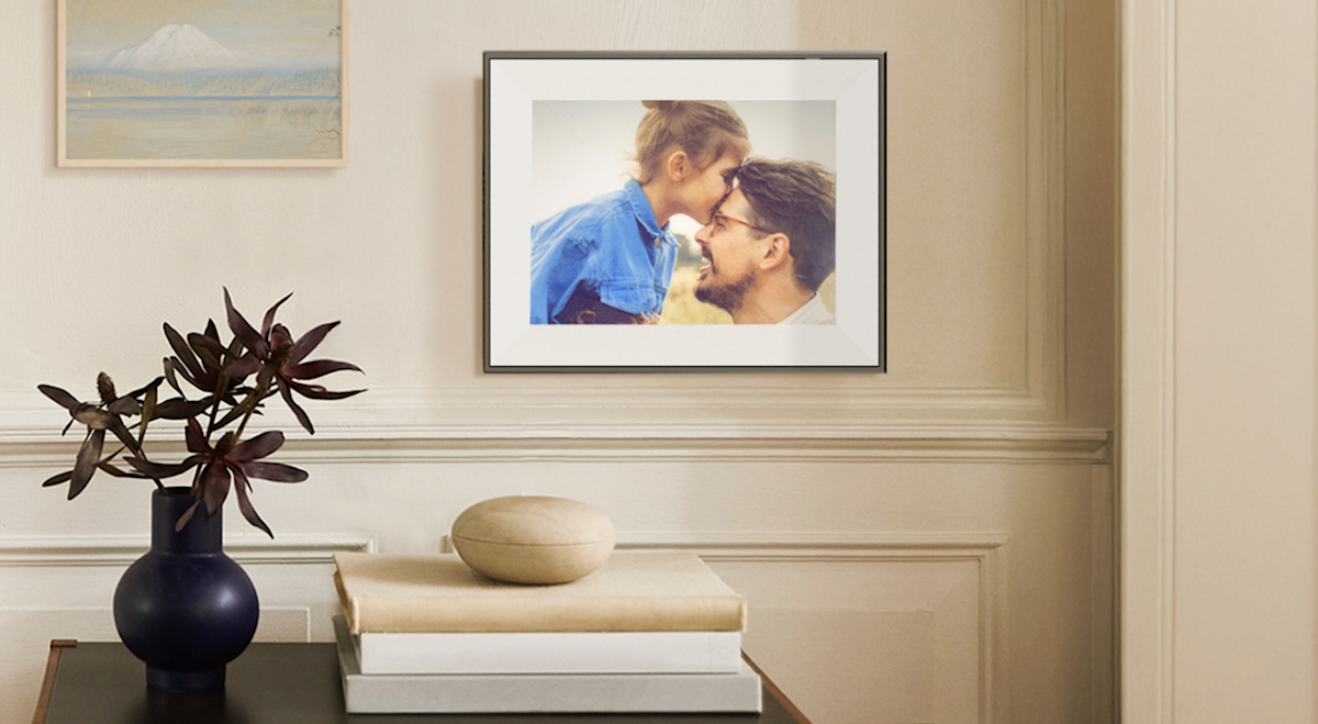 Aura heeft zojuist een ongelooflijk dunne full-colour e-inkt fotolijst aangekondigd