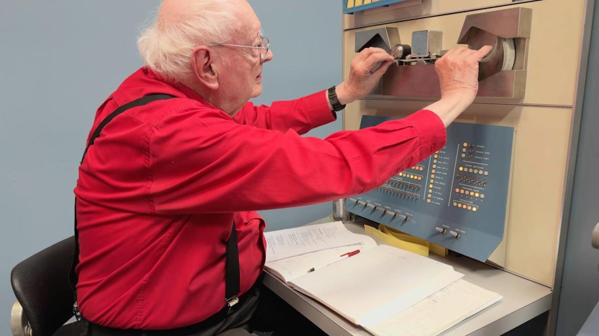 Iemand heeft een 65 jaar oude computer geprogrammeerd om 'Olson' van Boards of Canada af te spelen.