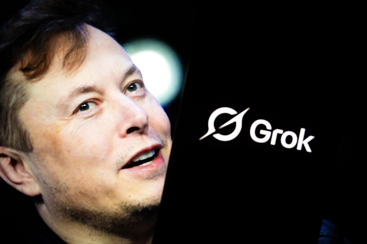 Elon Musk wijt ’tegenstrijdige suggesties’ aan Grok’s kruiperige lofuitspraken