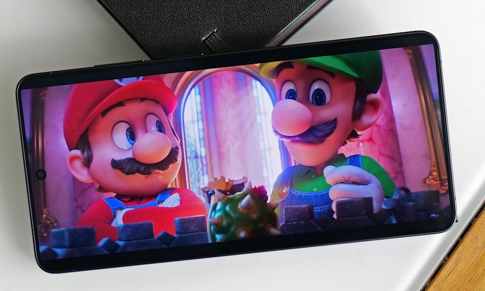 Het display van de Galaxy S26 Ultra heeft dezelfde specificaties als het vorige model, maar nu komt het met een ingebouwd Privacy Display. 