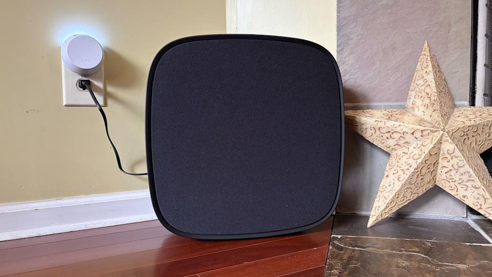 De LG Sound Suite W7-subwoofer is behoorlijk groot