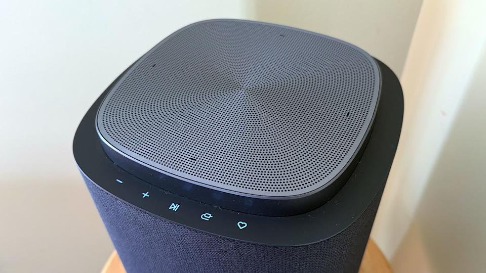 De bedieningselementen op de LG Sound Suite M7-luidspreker