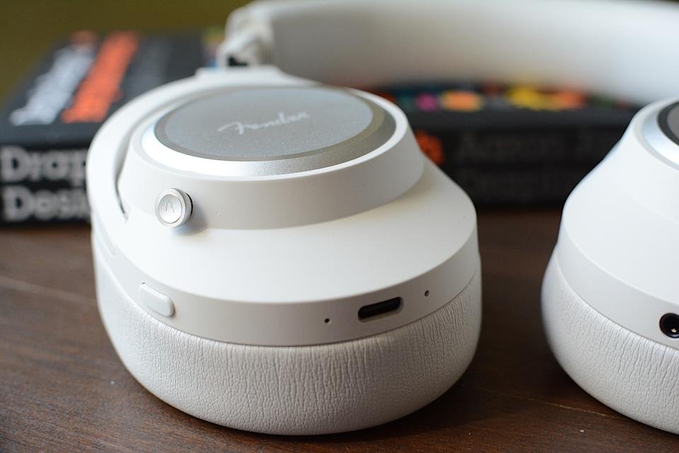 De vijfwegjoystick en ANC-knop op de Fender Mix