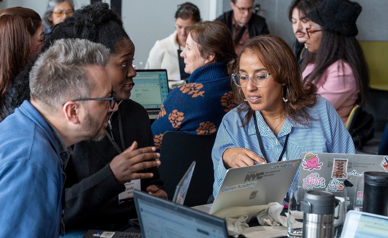 Google AI-geletterdheidstraining, certificaten en bronnen bieden.
