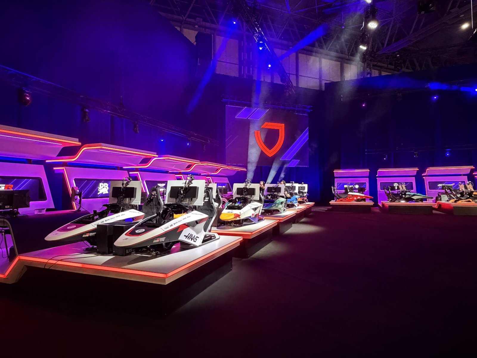 Lenovo steunt het Formula 1® World Sim Racing Championship 2026.