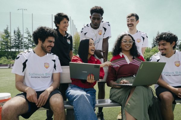 Lenovo, Becky G en Seattle Soccer Clubs onthullen limited edition twaalfde spelerkit via Your Club Your Canvas Initiative