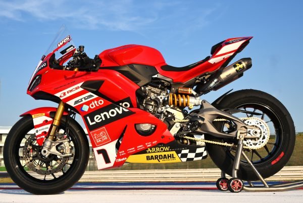 Lenovo wordt titelpartner van de Lenovo V2 Future Champ Academy bij Garage 51 | DUCATI